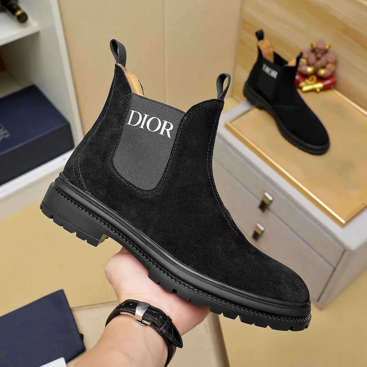 Ex-factory price: 480⌚️⌚️"Dior" Gaobang short boots⚠️⚠️Top purchasing agent🔍🔍Men's 2023HK counters are on sale simultaneously. Sole: The original sole is specially provided by the original factory. The exclusive movable molded sole is super comfortable. The original factory and the single product are handmade🔍🔍. The details determine the quality. We only make shoes with care. You can enter and exit the counter at will. Welcome to compare. 🇮🇹Size: 38-444️⃣Colors available